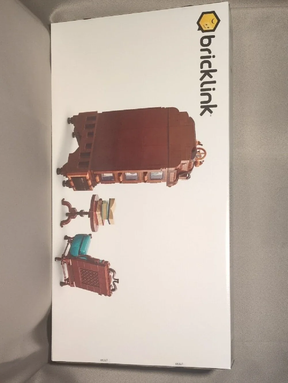 BrickLink 910061 Antique Collection Teal Armchair & Walnut Cabinet Set